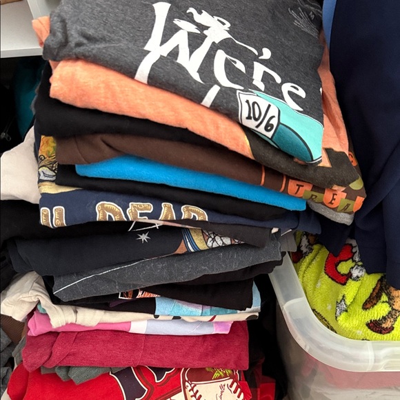 Women's Graphic Short Sleeve Tee - - Picture 1 of 1